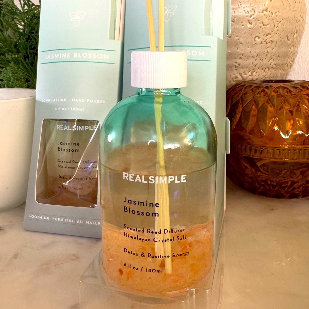 NIB Jasmine Blossom Himalayan Crystal Salt Diffuser